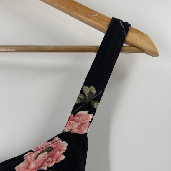 American Eagle Eagle black and rose floral crop top - Picture 6 of 16